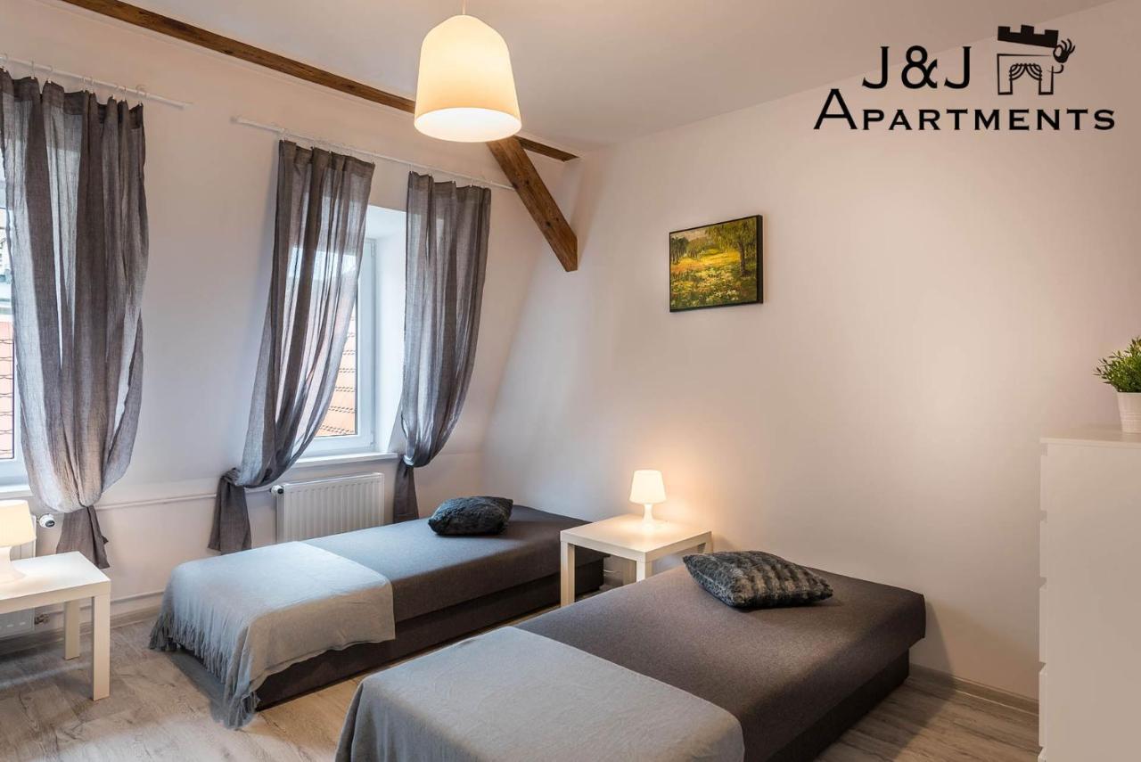 Hotel apartamentowy Pensjonat 12 Łazienna 30 *