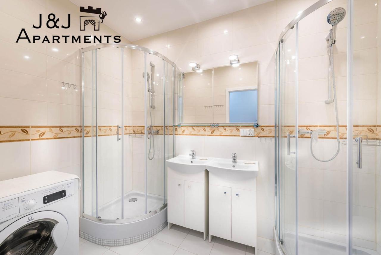 Hotel apartamentowy Pensjonat 12 Łazienna 30 *